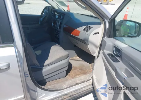 2009 Chrysler Town & Country Lx from USA, damaged, VIN 2A8HR44EX9R619819